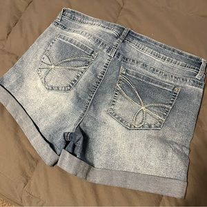 Wallflower shorts. Size 15